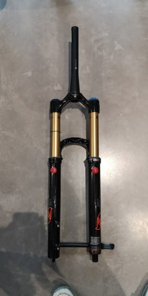 2022 Fox Factory 36 Float Grip2